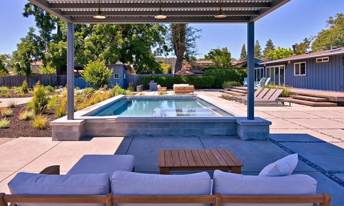 Healdsburg House | Private Vineyard Haven-Complimentary wine tasting at Croix included!