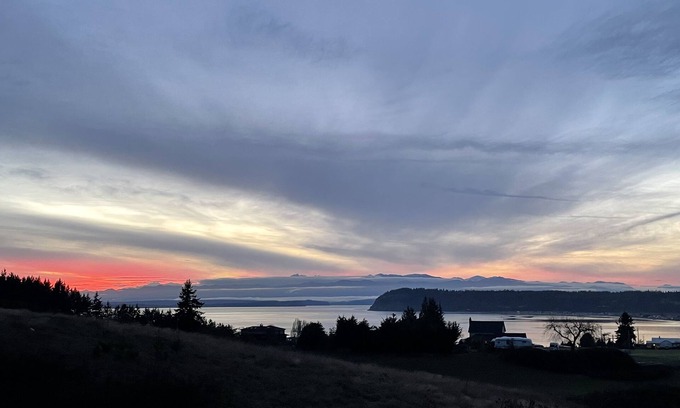 Clinton House | Private Westside Water View; Olympics, Shipping Lanes & Double Bluff!