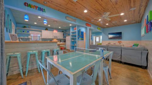 Cinnamon Shore House | Private Yard Shared Pool Near the Beach Bluetique Hotel by AvantStay