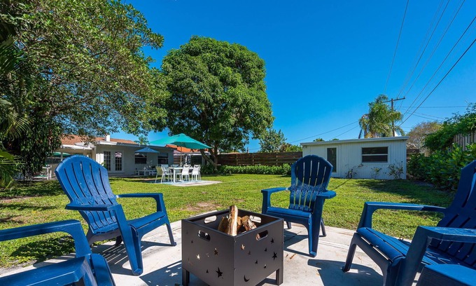 Country Club Park House | Private Zen Hot Tub Oasis! Firepit! Pet Friendly!