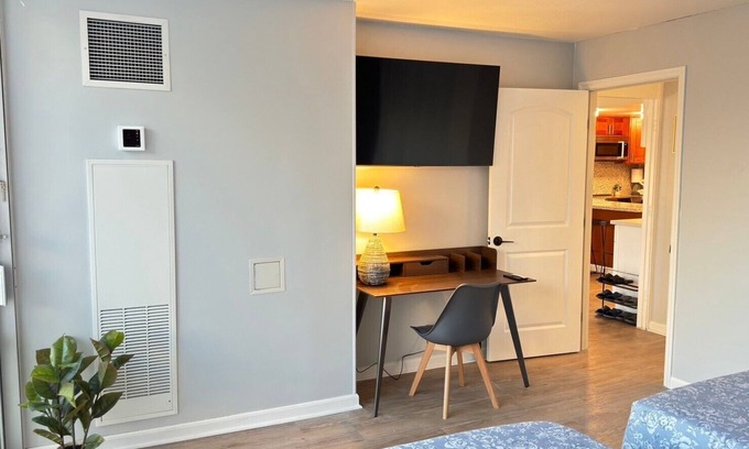 Waikiki Condo | Private1BR @Waikiki Max 6! near Ala Moana Center!
