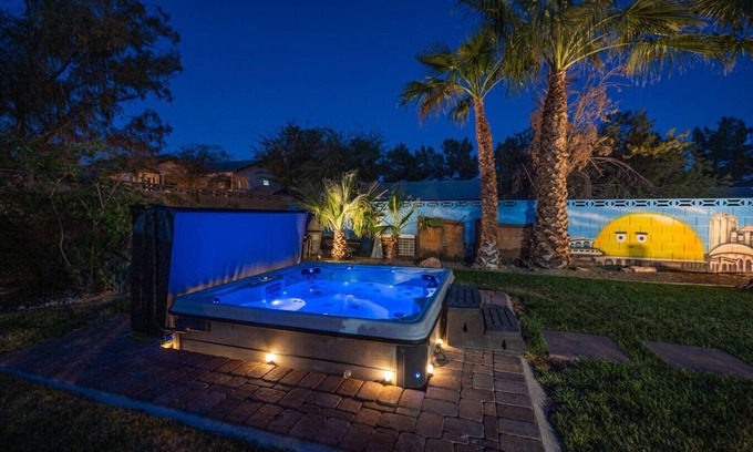 Las Vegas House | Privately Gated Oasis w/Tons of extras Near STRIP