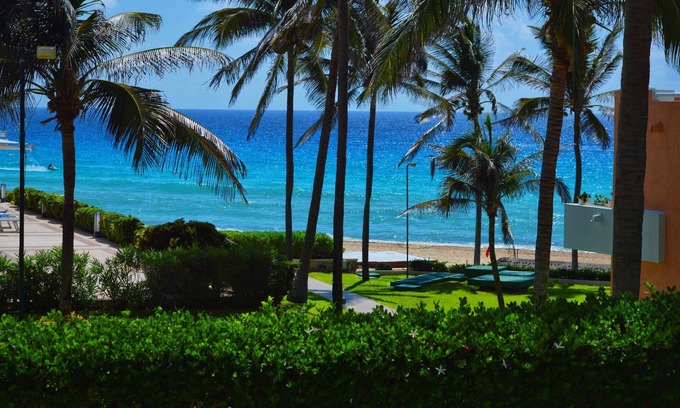 Zona Hotelera Villa | Privately Owned Beachfront Villanbeach villa, Cancun hotel zone