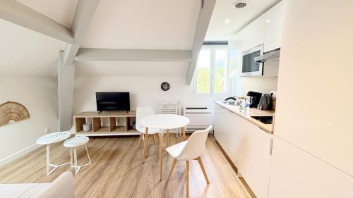 Cannes La Bocca Apartment | Proche gare, 5min Plage du Midi, T2, 4 personnes By Palmazur Vacances