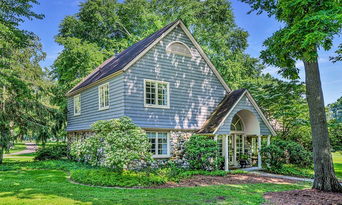 Benton Harbor Cottage | Professionally designed home on golf course w/golf course view, gas grill, patio