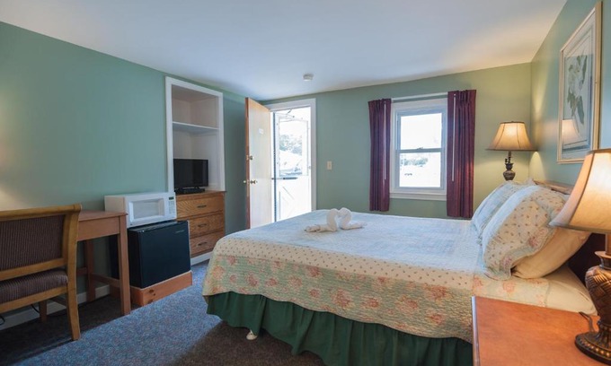Lincoln Hotel | Profile Motel & Cottages