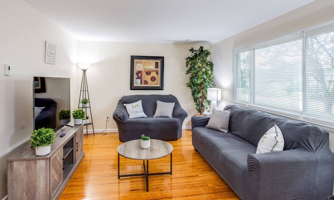 Rochester House | PROMO 5% WEEKLY/10% MONTHLY DISCOUNT 🤩Amazing Ranch Mins away from Airprt/RIT.