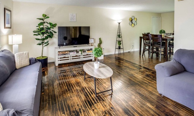 Rochester House | PROMO 5% WEEKLY/10% MONTHLY DISCOUNT 🥰 Stunning Ranch Mins from RIT/Airport.