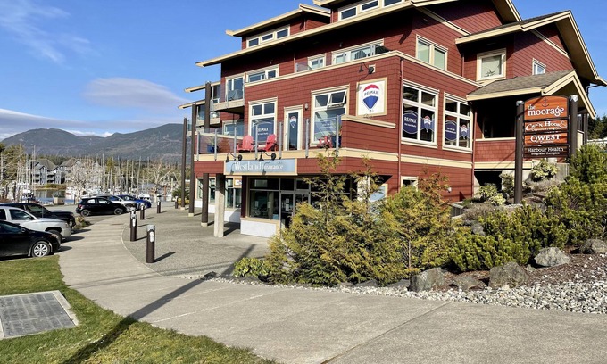 Ucluelet Condo | PROMO 5% WEEKLY AND 5% MONTHLY DISCOUNT!nFamily Friendly Waterfront condo