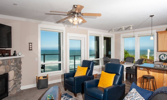 Lincoln City Condo | Promo! Second Floor Corner Condo, Oceanfront, Private Hot Tub, Pool, Wifi