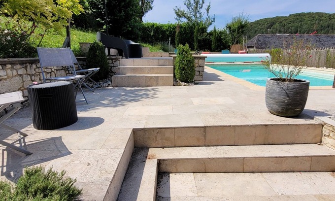 Coly House | Propriété de Caractère Comprenant 2 Maisons et une Piscine
