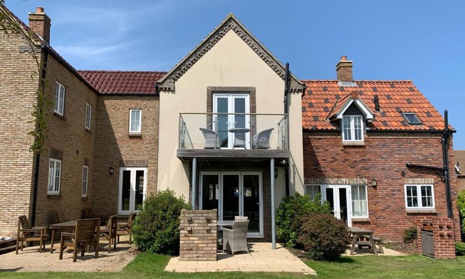 Filey House | Prospect Cottage at The Bay Filey, sleeps 4, 2 dogs welcome for free too