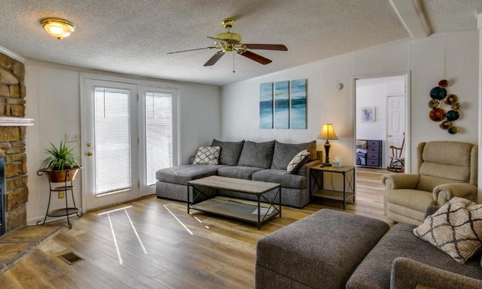 Hollands Landing House | Prosperity Vacation Rental about 1 Mi to Lake Murray!