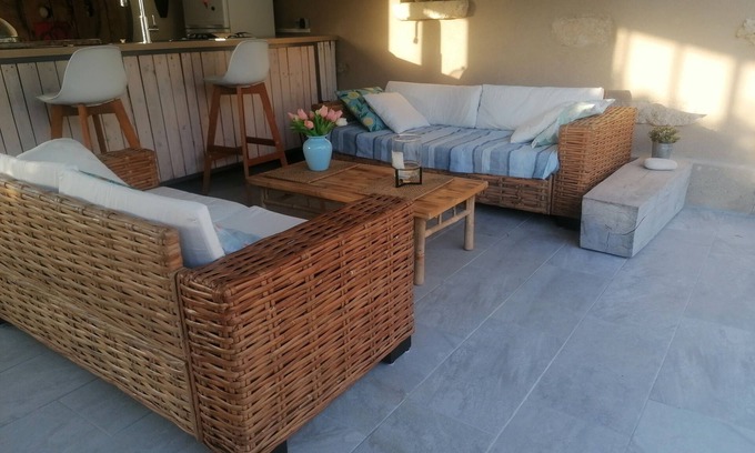 St.-Remy-de-Provence Apartment | Provencal Mazet with swimming pool just for you