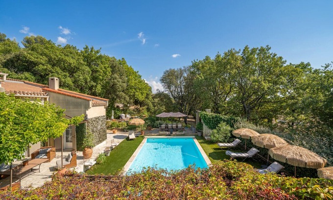 Vernegues House | Provencal bastide with heated pool near Alpilles and Luberon