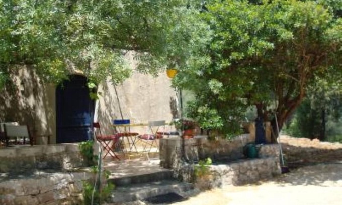 Ceyreste House | Provencal cottage surrounded by olive trees for lovers of calm and nature.