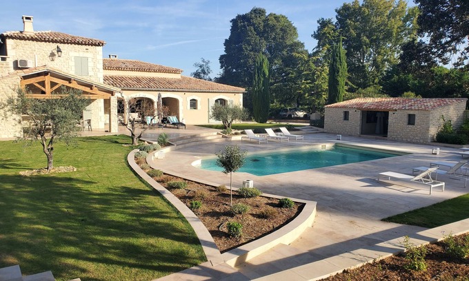 Fontvieille Other | Provencal farmhouse 400 m2 on 1ha5 in the heart of the village of Fontvieille.