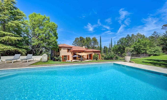 Peynier House | Provence house with swimming pool, Ste Victoire view, near Aix (sleeps 10)