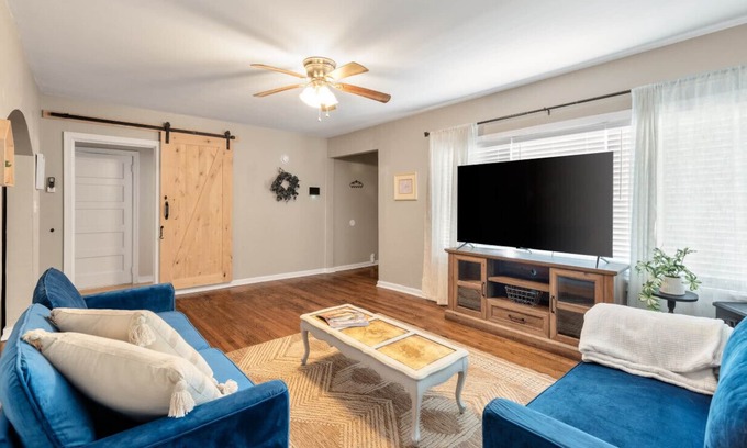 North Charleston House | Prvte Lrg Unit/Full Kitchn/Lrg Yrd