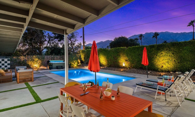Racquet Club South House | PS TwinSuns: Galactic Mid-Century Home to Inspire Your Inner Jedi