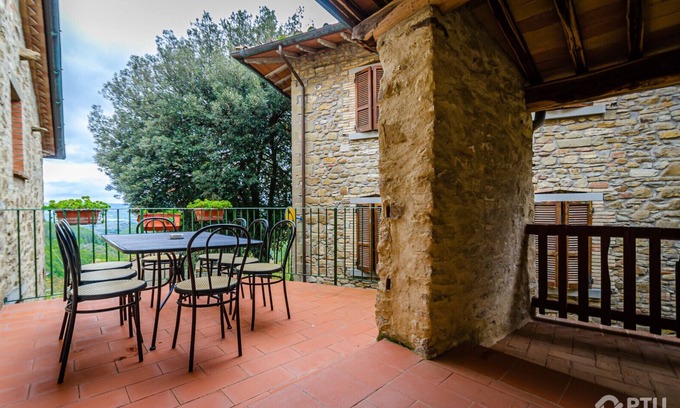 Bivio Lugnano Apartment | PTU La Fattoria Farmhouse - APT La Loggia