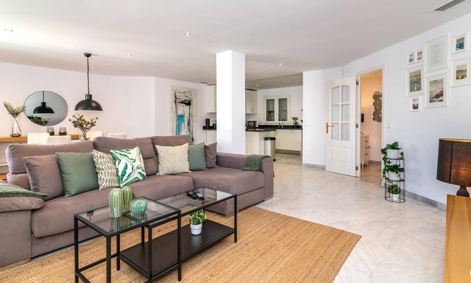 Puerto Banus Apartment | Puerto Banús Finest 2-BDRM apt- 50 metres to Beach
