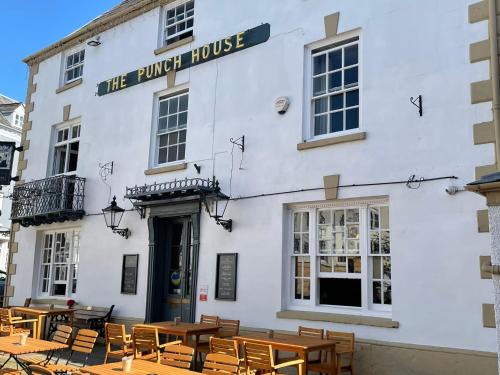 Monmouth Hotel | Punch House Monmouth