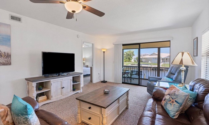 Punta Gorda Condo | Punta Gorda 2-Bedroom Canalfront Condo with Dock and Pool