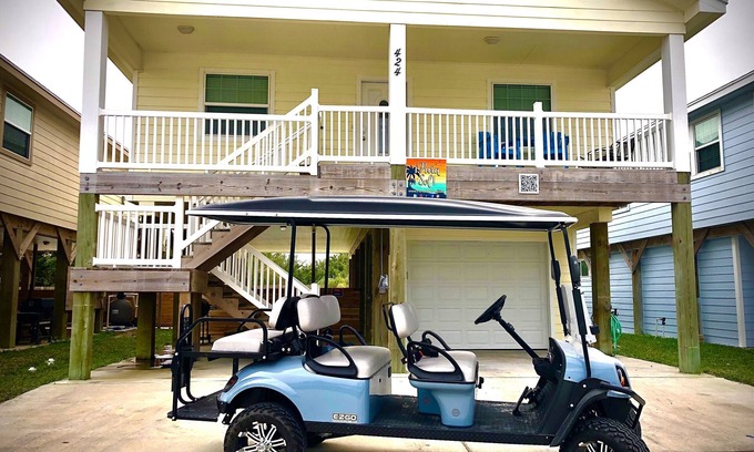 Port Aransas House | ¡Pura Sol! Home, Private Pool, & Golf Cart - Dog Friendly!