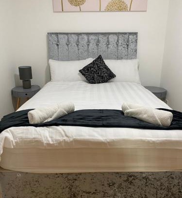 Inverkeithing Apartment | Pure East Coast Trainline By Tba