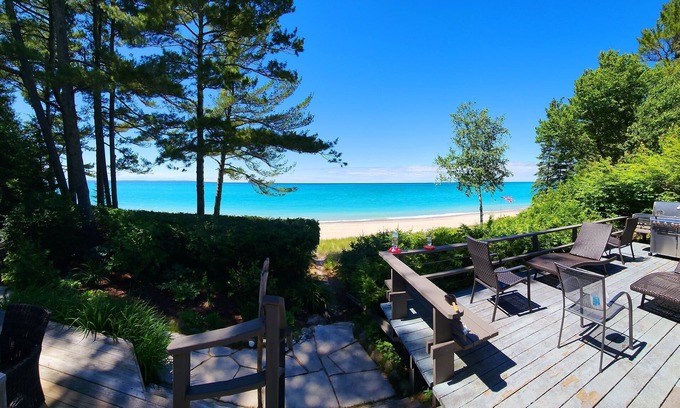 Leland House | Pure Lake Michigan Cottage Getaway Health retreat/Wellness at it's BEST.