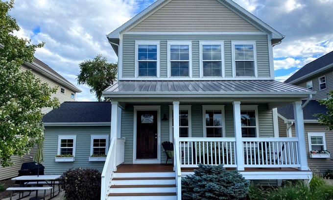 Benton Harbor House | PURE MICHIGAN RETREAT-close to beaches, golf, downtown St. Joe & more!