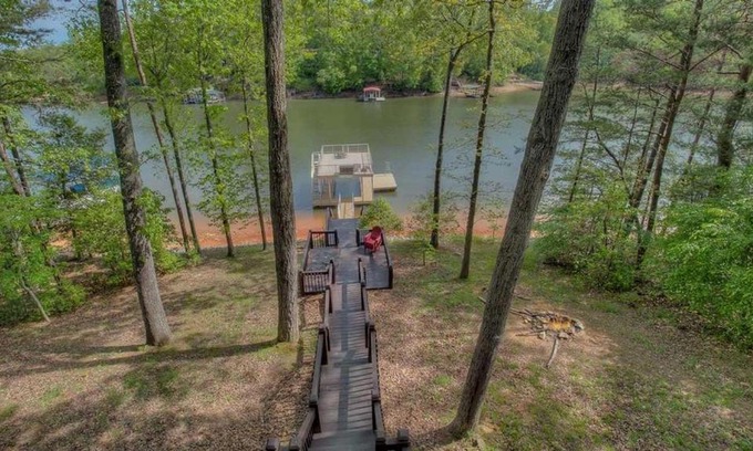 Blairsville House | Pure Pleasure on the Lake
