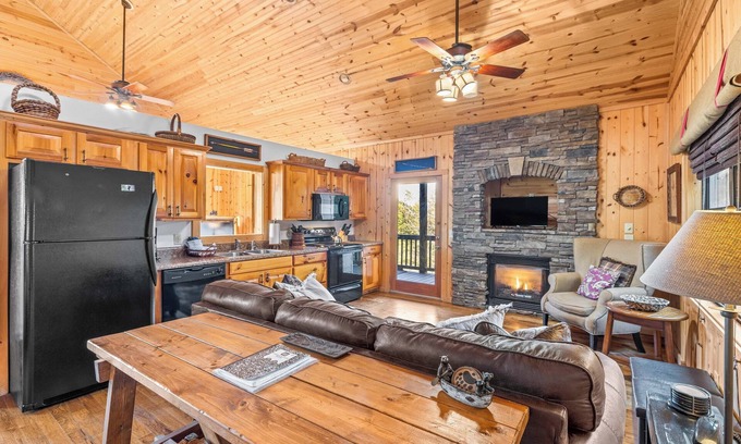 Cleveland Cabin | Purpleaire - Witness the Sun Rise and Set from Above Alpine Helen