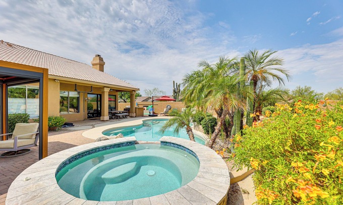 North Scottsdale House | Putting Green: Golfer's Getaway in Scottsdale