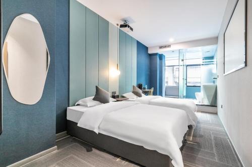 Haizhu Hotel | Puzzle Hotel Guangzhou Fenghuang New Village Subway Station
