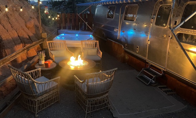 Woodland Park House | PVP58 Vintage 1977 AirstreamRV — With Private Hot Tub!