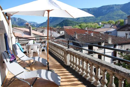Quillan Apartment | Pyrenees,Hiking, Cycling, Rafting,Fishing,4 Bed Apartment, Roof Terrace