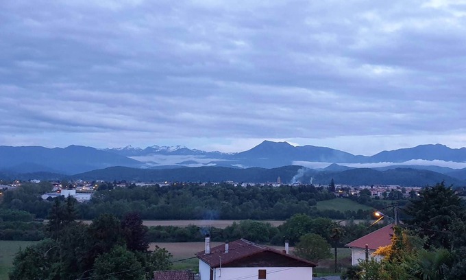 Saint-Gaudens Apartment | Pyrenees View - Brand New For Summer 2023 - Stunning Views & Garden
