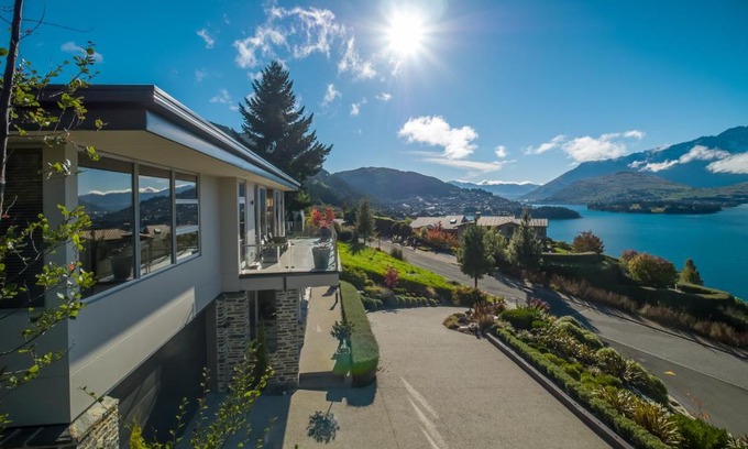 Fernhill House | Q by the Lake-Aspen Grove