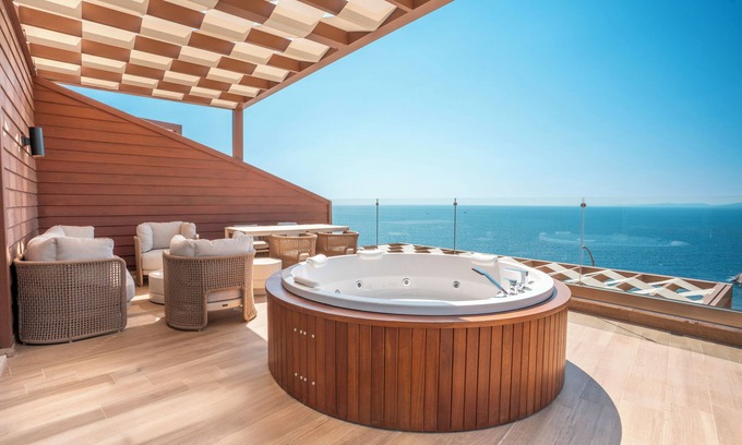 Kusadasi City Centre Hotel | Qlusive Hotel