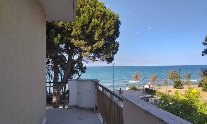 Pineto Bed & Breakfast | Quadruple room 5 minutes from the sea