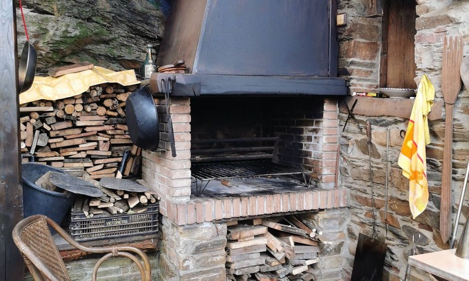 Navia de Suarna House | Quadruple with right to patio and barbecue. Pets, meals, barbecue, stove