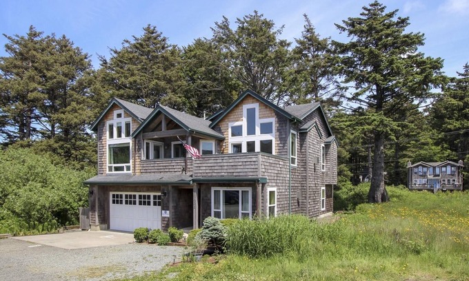 Downtown Cannon Beach House | Quail Cove - Beachcomber Vacation Homes