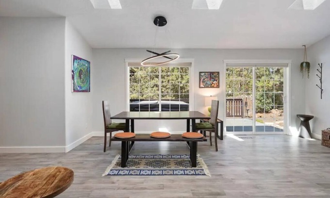 Bend House | Quail Park Haven in NW! King Beds & Hot Tub