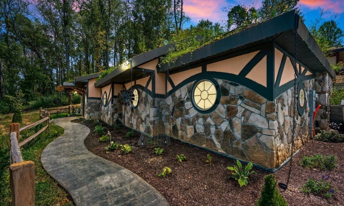 Kodak RV Rental | Quail's Landing – A Hobbit Hole! Kodak, TN, short drive from the Great Smokies!