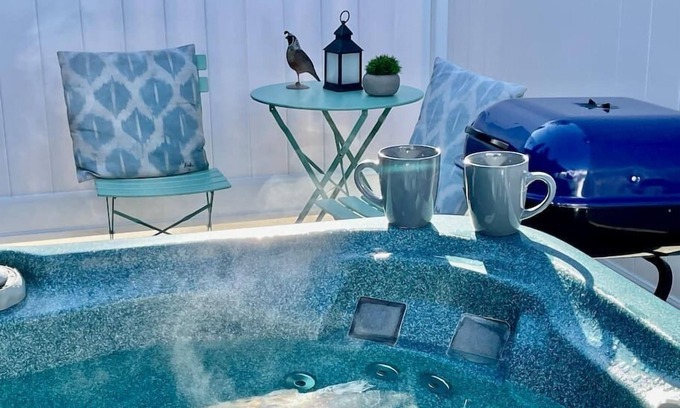 Ahwahnee House | Quail Suite/HOT TUB/BBQ/Sleeps 2