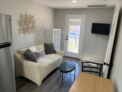 Washington Ave./ Memorial Park House | Quaint 1 bd close to downtown