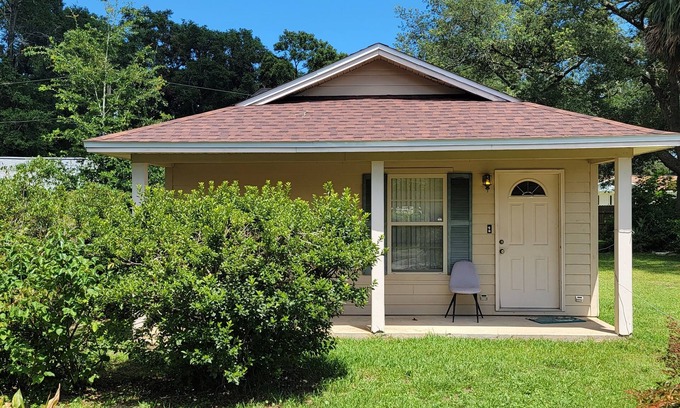 Myrtle Grove Cottage | Quaint 1b1b Bungalow - Pensacola day trip to beaches near Navy Base