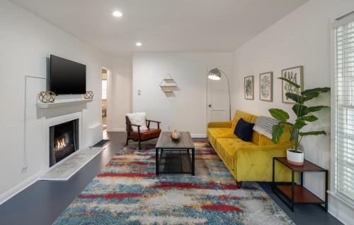 Venice Canals Apartment | Quaint 1BD 1BA Bungalow